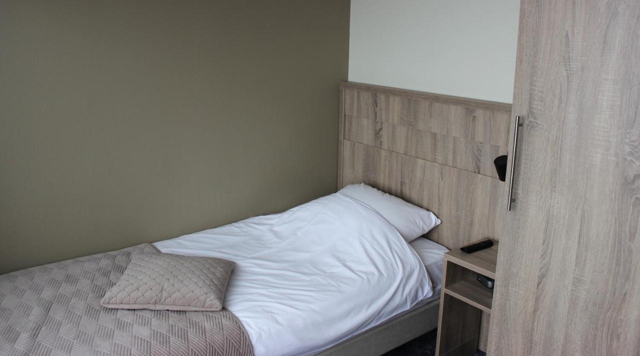 Single Room,1498991974:JPEG